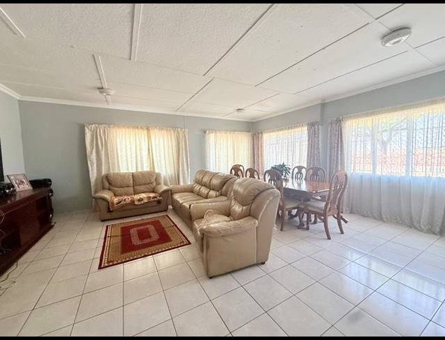3 BEDROOM HOUSE FOR SALE IN VANDERBIJLPARK CW 5